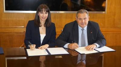 Ο Π. Καμμένος διέγραψε την Κουντουρά από τους ΑΝΕΛ