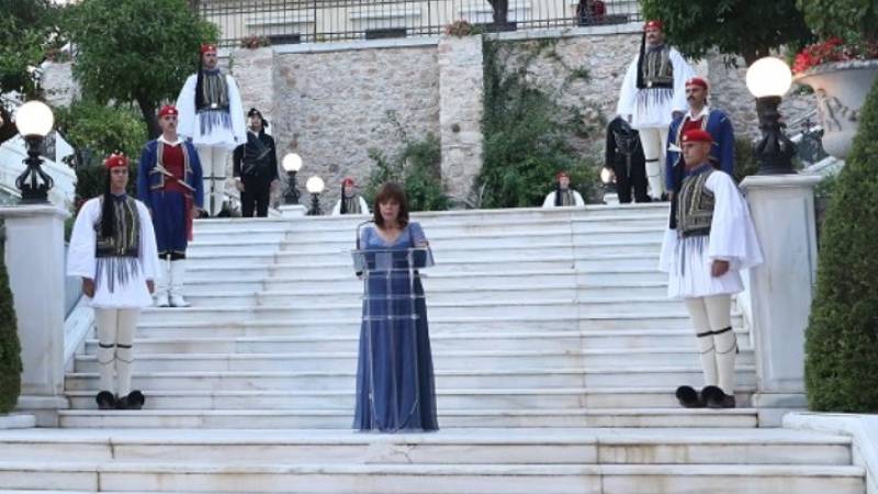 Mήνυμα ενότητας από την Πρόεδρο της Δημοκρατίας στη δεξίωση για την 48η επέτειο της Αποκατάσταση της Δημοκρατίας (βίντεο)