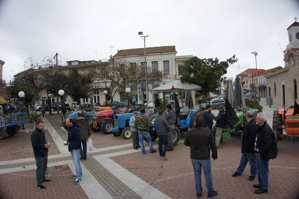 Προσυγκέντρωση αγροτών στην πλατεία των Γαργαλιάνων