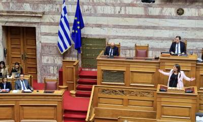 Νέο επεισόδιο Γεωργιάδη-Κωνσταντοπούλου στη Βουλή: Την κατήγγειλε ότι τον τραβούσε βίντεο στη συνεδρίαση (Βίντεο)