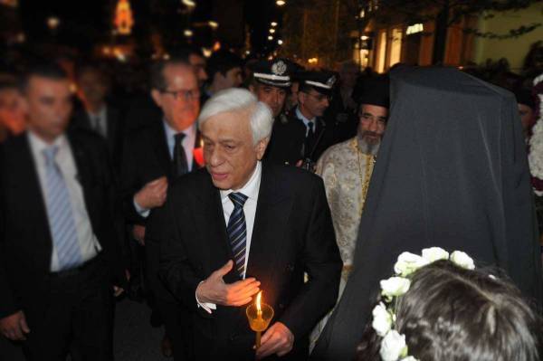 Ο Πρόεδρος της Δημοκρατίας στην περιφορά του Επιταφίου