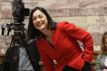 Το &quot;ράδιο αρβύλα&quot; έβαλε στο δρόμο της Γκερέκου τη… Νάντια