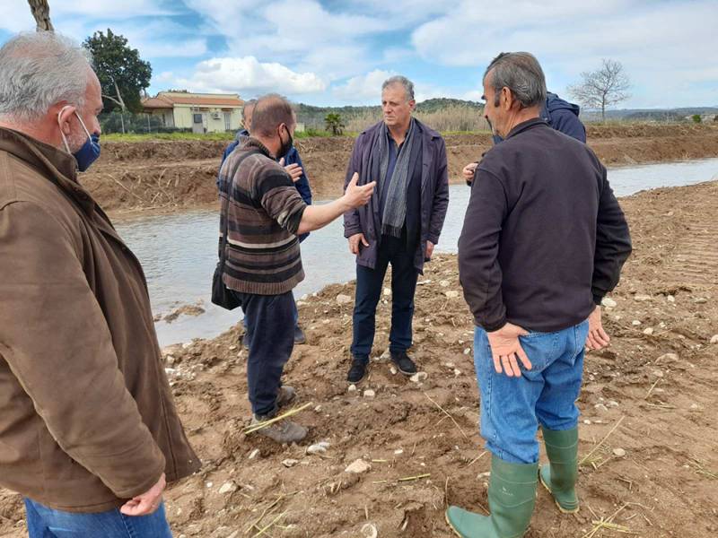 Καθαρισμός στις όχθες του ποταμού Βελίκα