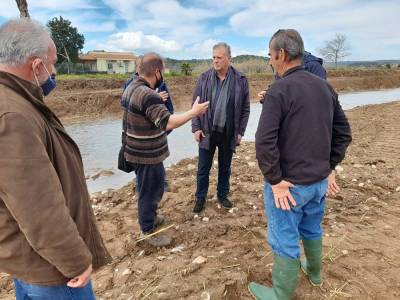 Καθαρισμός στις όχθες του ποταμού Βελίκα
