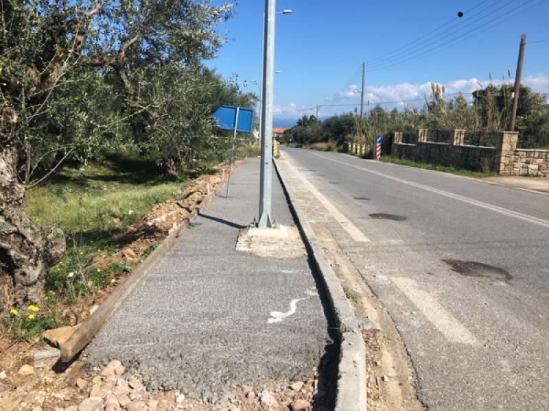 Πεζοδρόμιο προς τις εργατικές κατοικίες Κυπαρισσίας