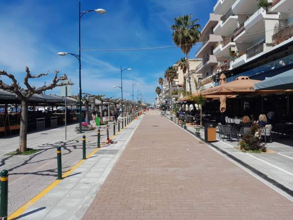 Αρμονικός χορός πεζών και οχημάτων σε καινούργιους κυβόλιθους