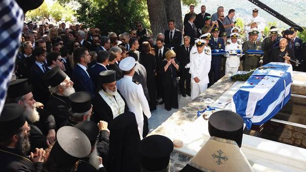 Στην κρητική γη αναπαύεται ο Κωνσταντίνος Μητσοτάκης
