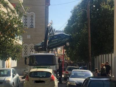 Απομακρύνουν αυτοκίνητα