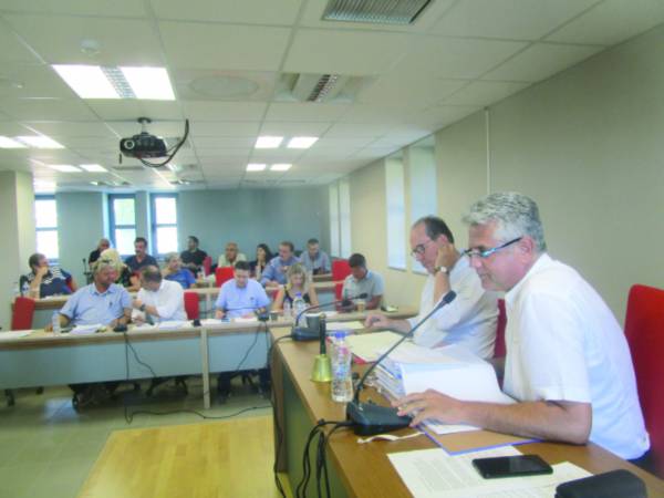 Καλαμάτα: Προβληματισμός για αυτούς που πετάνε τα σκουπίδια όπου βρουν