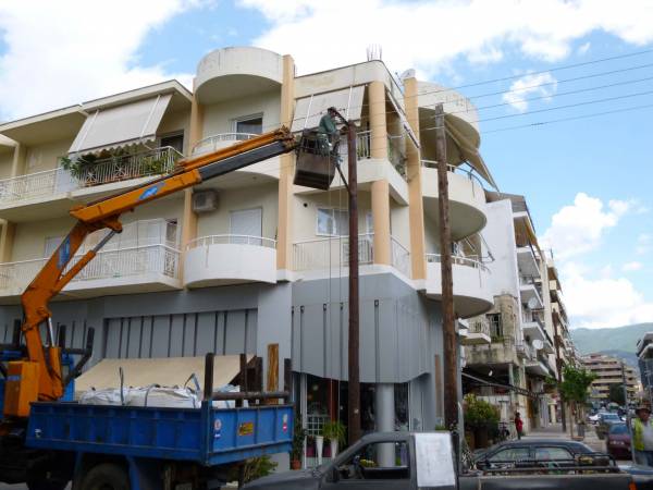 Απομάκρυνση καλωδίων σε Ναυαρίνου και ουζάκια