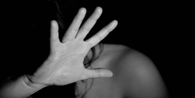 Συρεγγέλα: Προστατεύουμε και στηρίζουμε τα θύματα βίας, ενώ οι δράστες οδηγούνται στη Δικαιοσύνη και τιμωρούνται