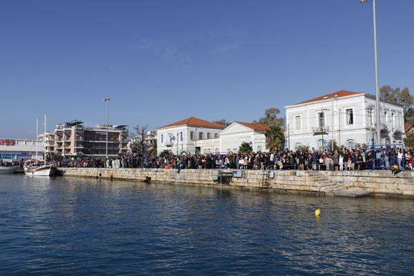 Με αναπηρικό καροτσάκι στον αγιασμό των υδάτων