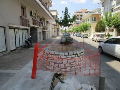 14 νέοι πέτρινοι κάδοι στις οδούς Φαρών και Πλάτωνος στην Καλαμάτα