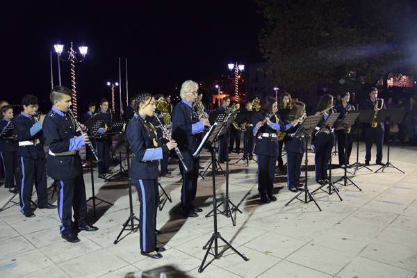 Φωταγωγήθηκε το Χριστουγεννιάτικο δέντρο στην Πύλο