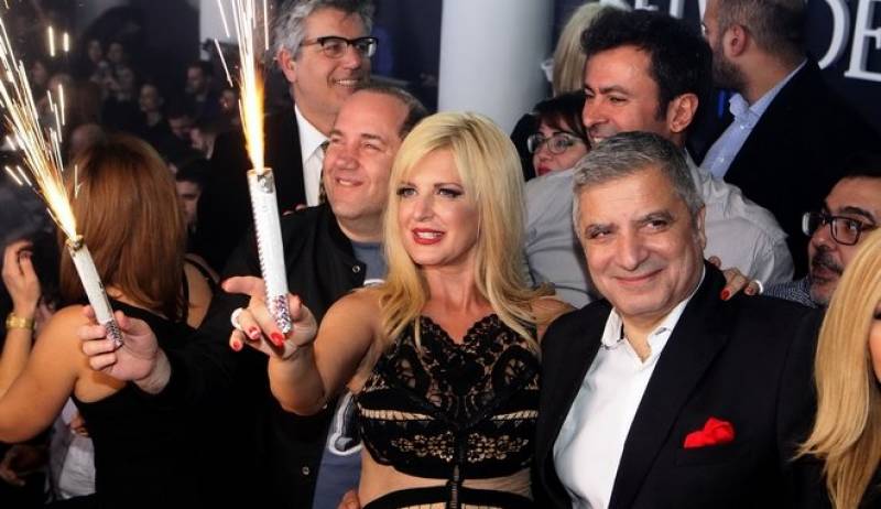 Ο Πατούλης αδειάζει τη σύζυγό του και στηρίζει Αμπατζόγλου!