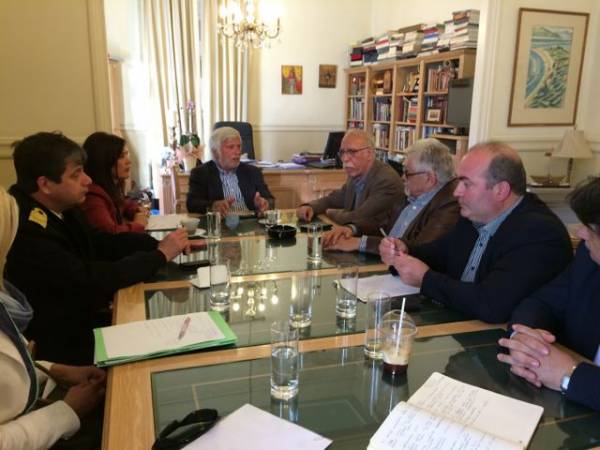 Κέντρα φιλοξενίας προσφύγων στην Πελοπόννησο εξήγγειλε ο Βίτσας