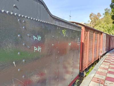 Μουτζουρώνουν τα βαγόνια