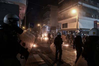 Μικρής έκτασης επεισόδια στην πορεία για τον Παύλο Φύσσα (βίντεο)