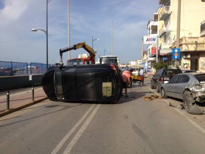 Τροχαίο με ανατροπή οχήματος στο λιμάνι της Καλαμάτας