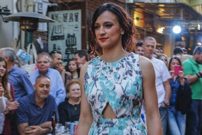 Εντυπωσιακή πασαρέλα στην οδό Αμφείας