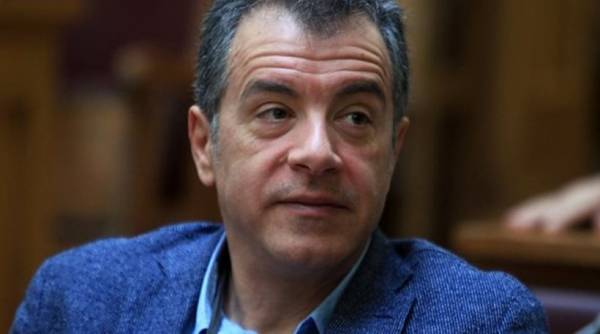 Θεοδωράκης: Θα ψηφίσουμε για τα παιδιά μας τη συμφωνία που θα φέρει ο Τσίπρας