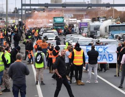 Πορεία στη Μελβούρνη κατά των νέων εντολών εμβολιασμού