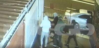 Βίντεο ντοκουμέντο από συμμορία ανηλίκων που λεηλατεί επιχείρηση με βαριοπούλες