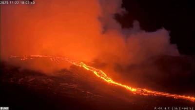 Εντυπωσιακές εικόνες από τις ροές λάβας του ηφαιστείου Κιλαουέα στη Χαβάη (βίντεο)