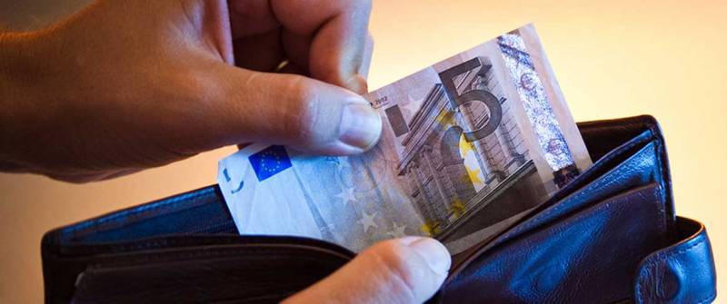 ΟΟΣΑ: Μείωση της φορολογικής επιβάρυνσης μισθών στην Ελλάδα το 2020