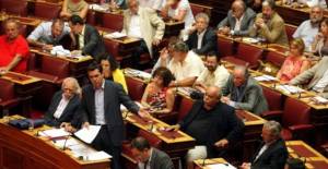 15 βουλευτές του Σύριζα ψήφισαν ''ναι'', αλλά θα καταψηφίσουν τα μέτρα