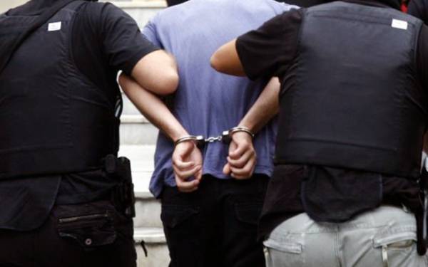 Προφυλακίστηκαν οι δύο για τη ληστεία της 95χρονης στα Ακοβίτικα