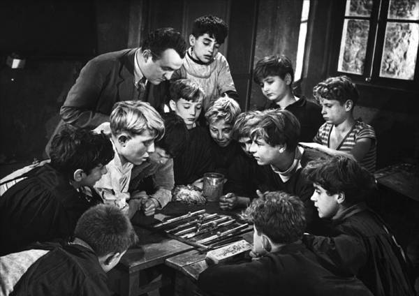 "Το σκασιαρχείο στη “Λέσχη”