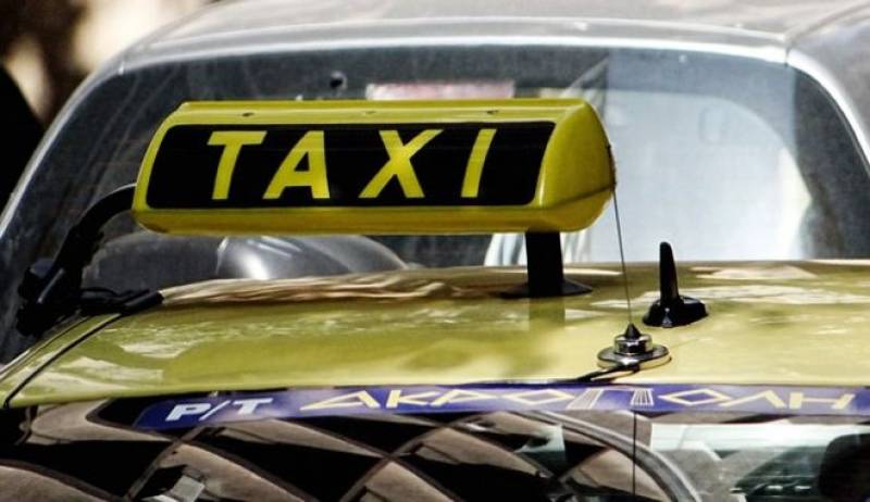 Οδηγός ταξί δέχτηκε αδέσποτη σφαίρα, ενώ κινούνταν στην εθνική οδό Αθηνών-Κορίνθου!