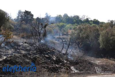 Μεσσηνία: Σε επιφυλακή η Πυροσβεστική για τη φωτιά στα Πετράλωνα