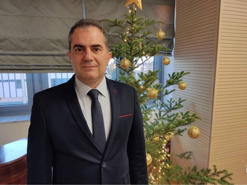 Χριστουγεννιάτικες ευχές από τον δήμαρχο Καλαμάτας Θανάση Βασιλόπουλο (βίντεο)