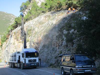Πλέγμα για βράχους στην παλιά ΕΟ Καλαμάτας – Σπάρτης (βίντεο)