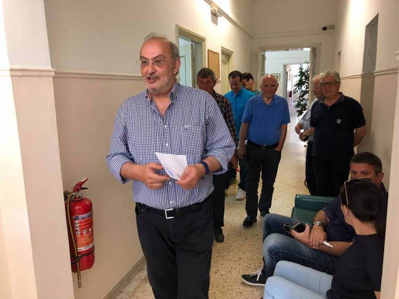 Μηνυτήρια αναφορά Κατσίβελα για αναρτήσεις στο Facebook