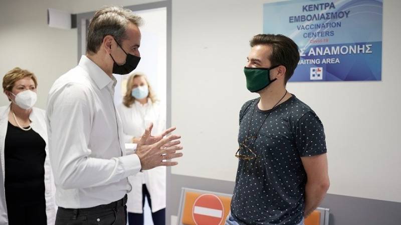 Μητσοτάκης: Η νεολαία δείχνει τον δρόμο για τον εμβολιασμό