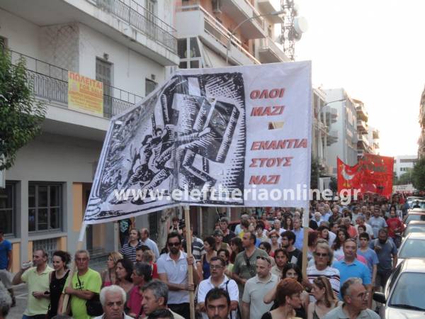 Πάνω από 1.500 διαδηλωτές στη μεγάλη αντιφασιστική πορεία στην Καλαμάτα (βίντεο και φωτογραφίες)