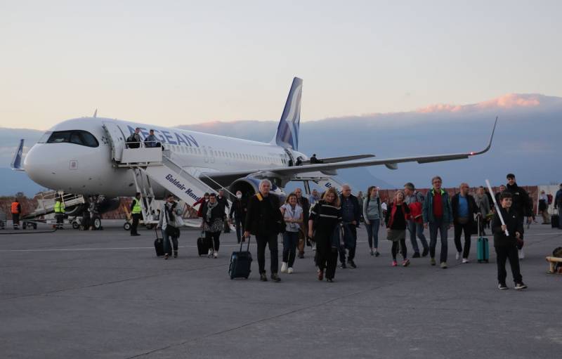 Γερμανοί οι πρώτοι τουρίστες για φέτος στο αεροδρόμιο Καλαμάτας (βίντεο)