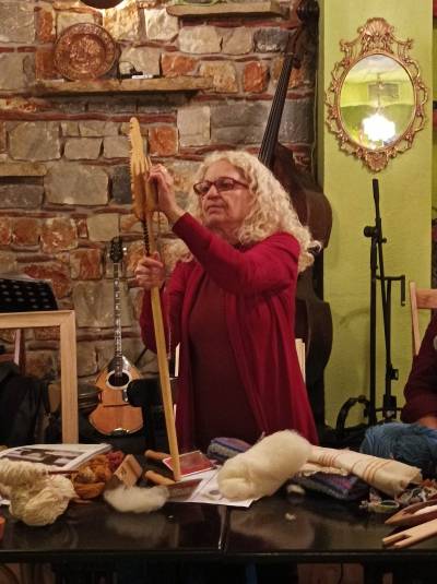 Η δημιουργός του «Ηλακάτειαι», Μαρία Σγουρού, στην «Ε»