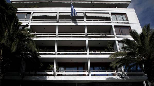 Κυβερνητικό “όχι” στην παράταση των συμβάσεων στη ΔΕΥΑΚ