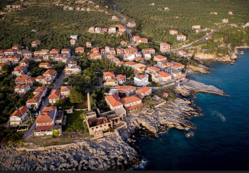 Εφιαλτικό το μέλλον της Μάνης: 18 κάτοικοι σε 158 σπίτια στην Τραχήλα (πίνακας)