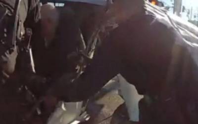 ΗΠΑ: Συγκλονιστική διάσωση πιλότου που προσγειώθηκε σε σιδηροτροχιές λίγο πριν περάσει το τρένο (Βίντεο)