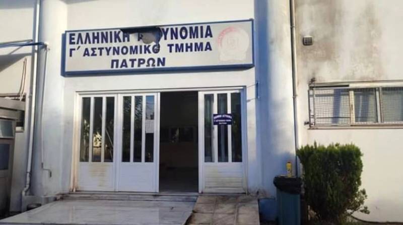 Πάτρα: Επίθεση με επτά βόμβες μολότοφ κατά του κτιρίου που στεγάζεται το τμήμα Μεταγωγών της Αστυνομίας