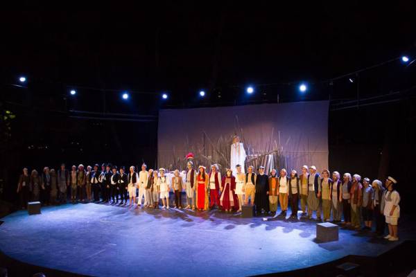 Συνεχίζονται οι παραστάσεις της “Ειρήνης” του Αριστοφάνη από την Πειραματική