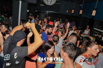 Χαμός στην ελληνική βραδιά του Cafe Blue στην Καλαμάτα (φωτογραφίες)