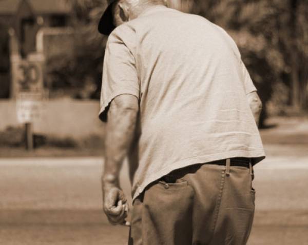 2 τσιγγάνες έκλεψαν 800 ευρώ από ηλικιωμένο στην Καλαμάτα