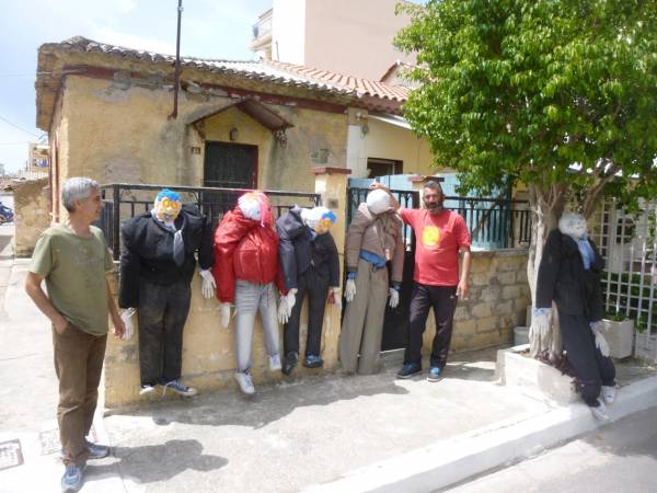 Ετοιμοι οι Ιούδες σε γειτονιές της Καλαμάτας (φωτογραφίες)