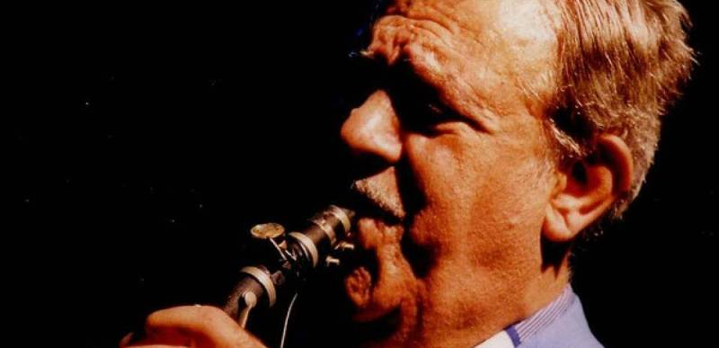 ΚΚΕ: Αποχαιρετούμε με μεγάλη θλίψη και μια βαθιά υπόκλιση τον μεγάλο βιρτουόζο του κλαρίνου Πέτρο-Λούκα